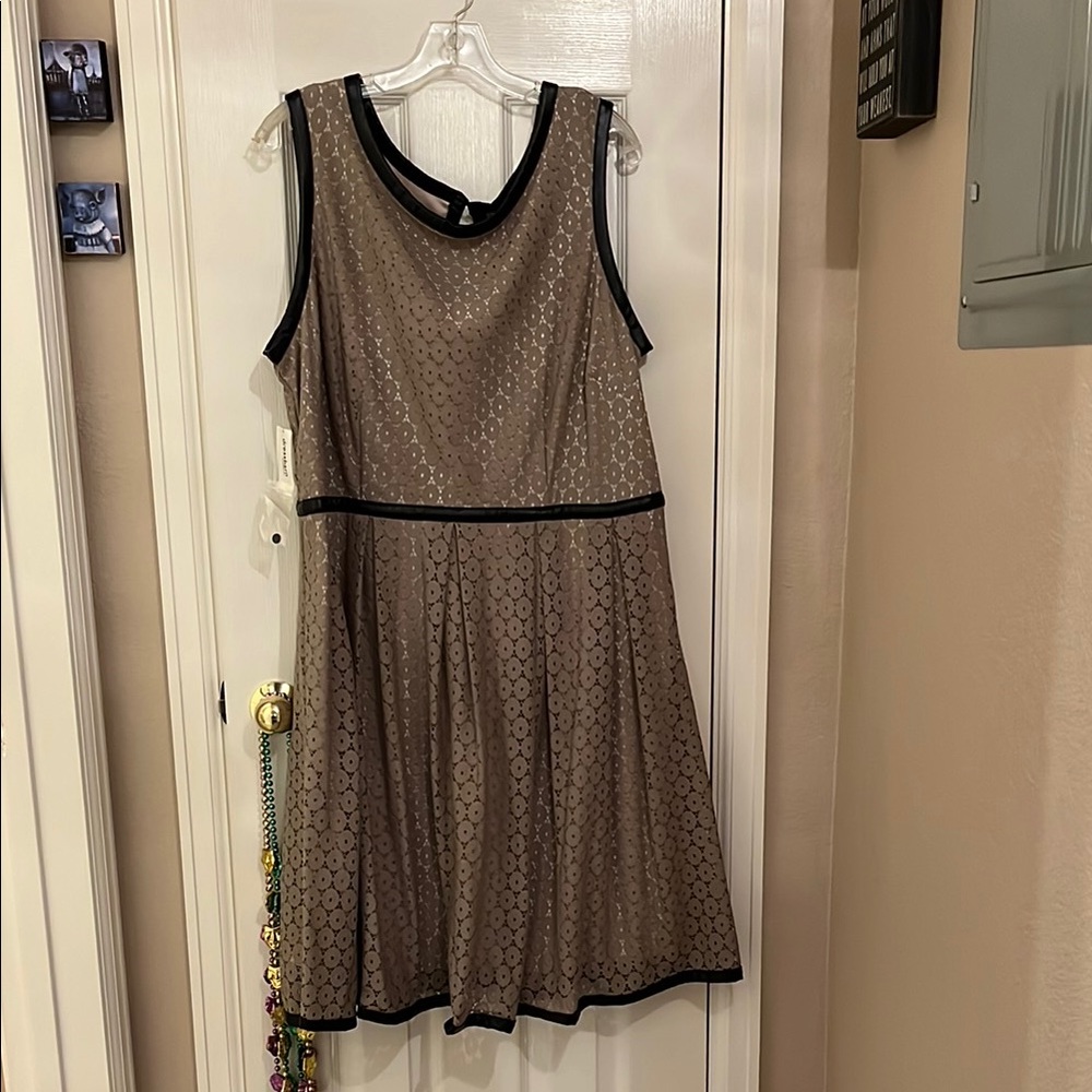 Elegant Beige Sleeveless Dress